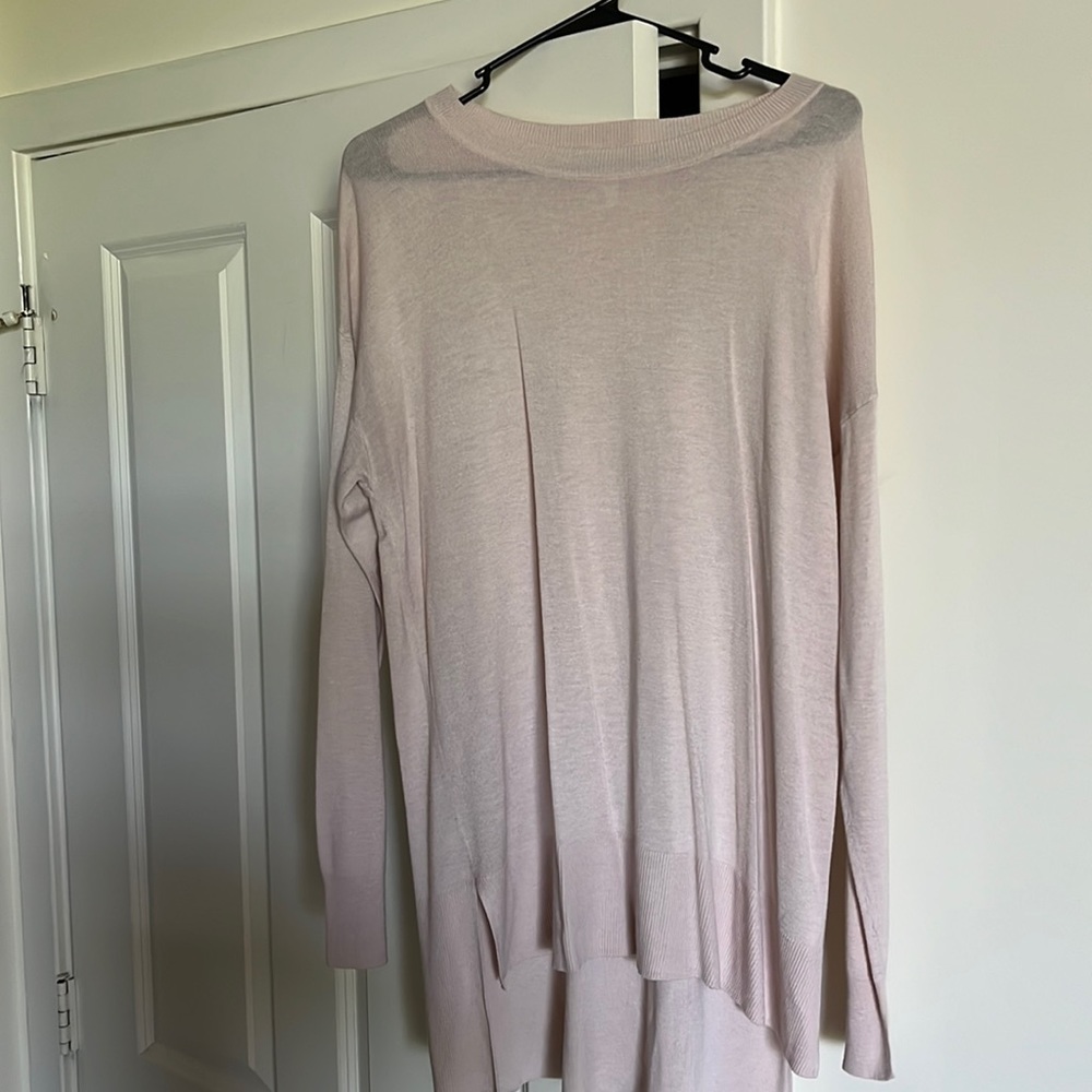 Light sweater from HM. Size L. Gently worn. Light pink color.